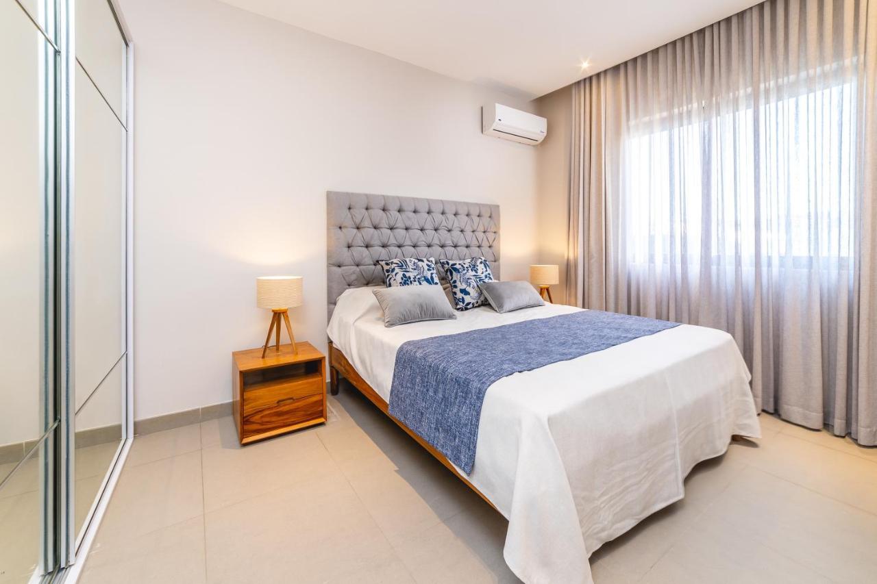Penthouse 13 - One Bay Residence With Private Rooftop Terrace And Dip In Pool 페레이베레 외부 사진