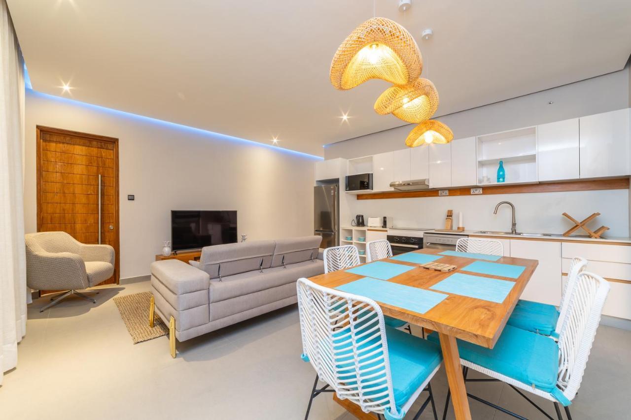 Penthouse 13 - One Bay Residence With Private Rooftop Terrace And Dip In Pool 페레이베레 외부 사진